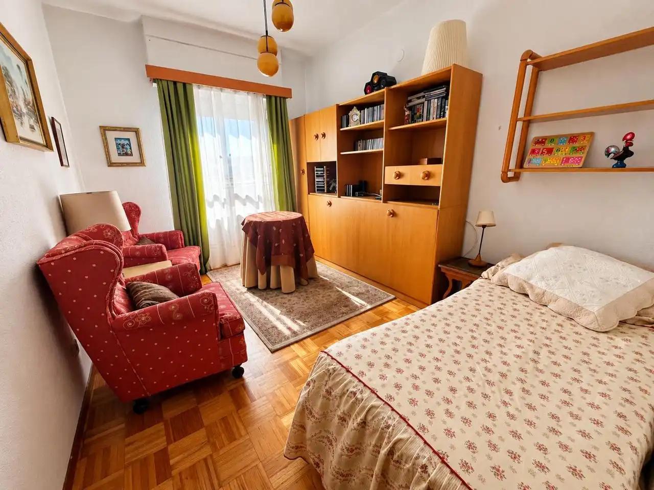 Habitación de Piso en venta en Madrid con Calefacción, Parquet y Terraza