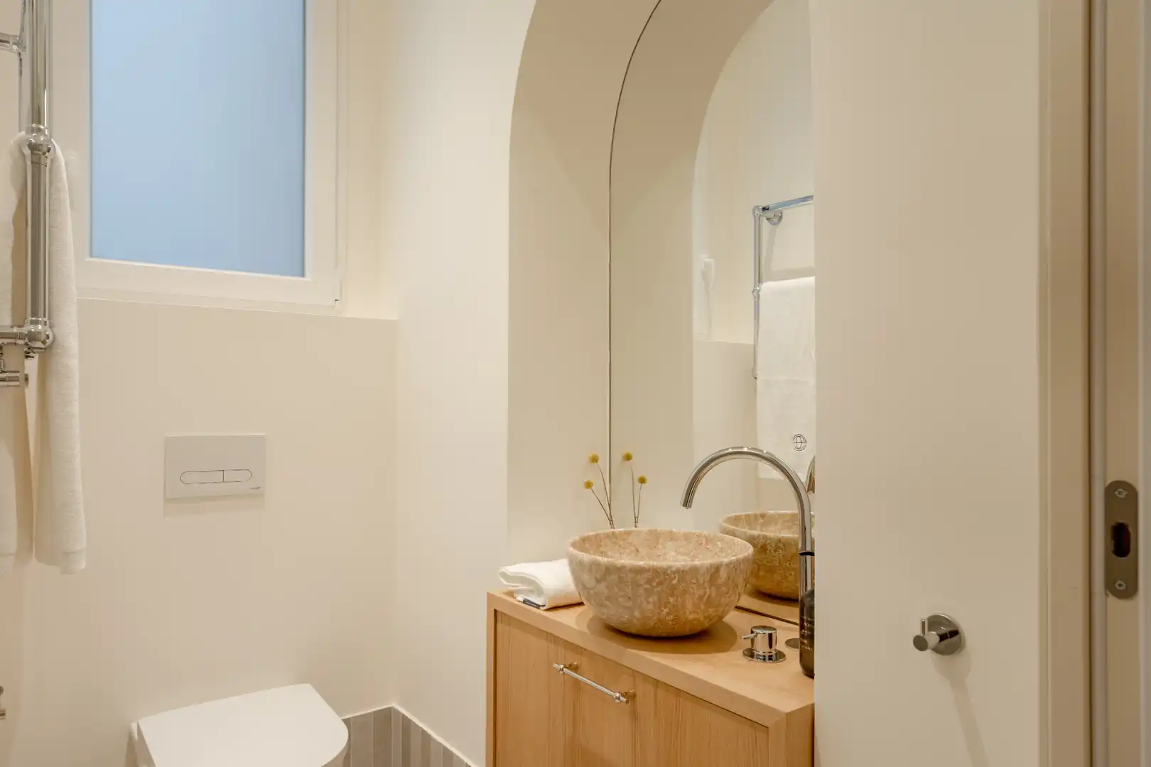 Bathroom of Flat for sale in Madrid  with Air Conditioner, Heating and Parquet flooring