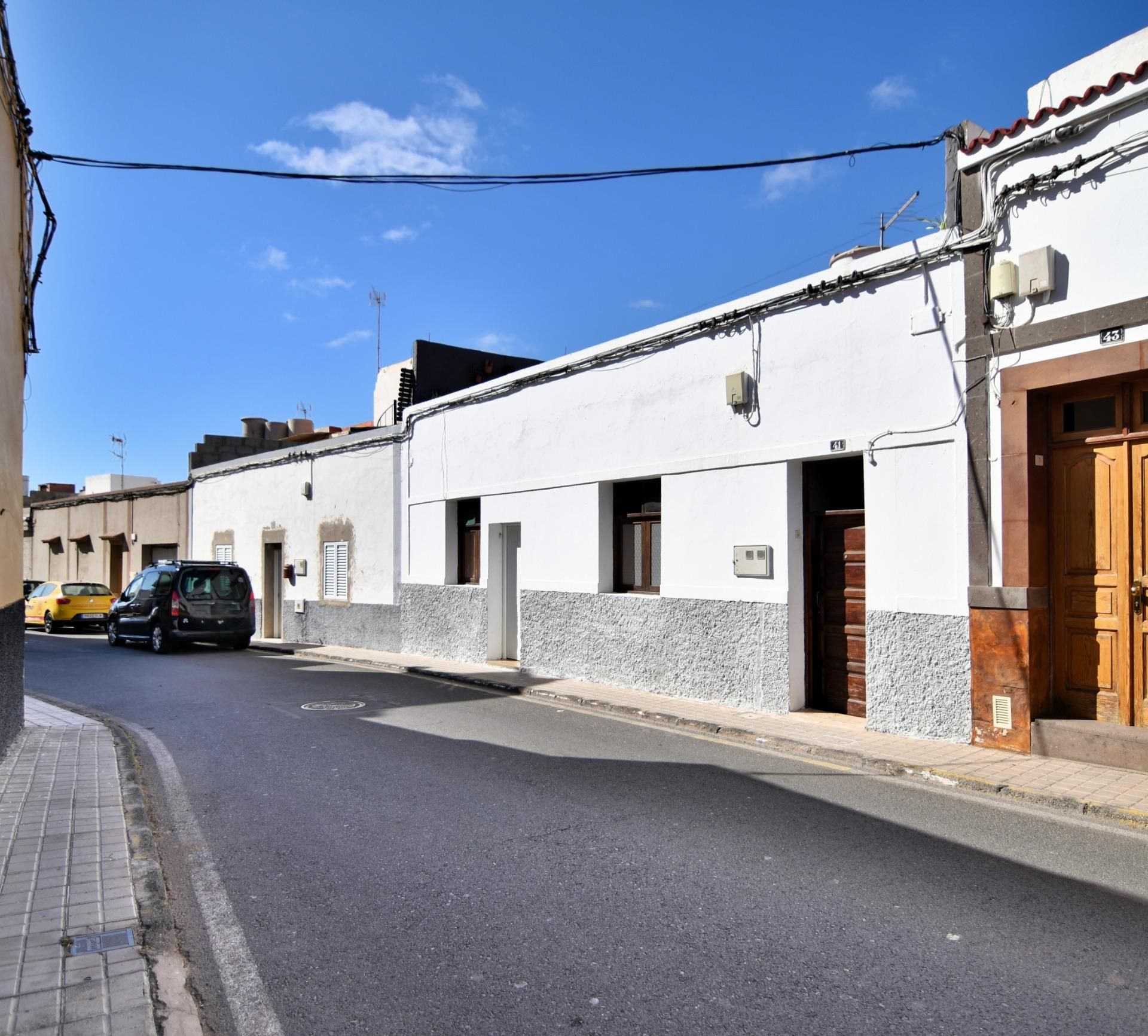 Exterior view of Single-family semi-detached for sale in Santa Lucía de Tirajana  with Air Conditioner and Terrace