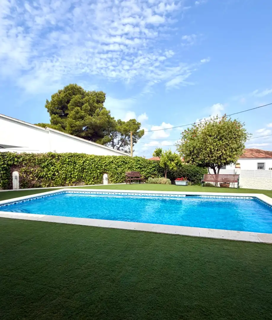 Piscina de Casa o chalet de alquiler en Sant Pere de Ribes con Aire acondicionado, Calefacción y Jardín privado