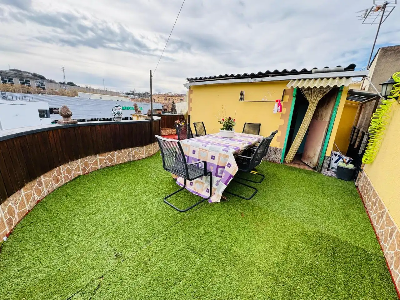 Haus mit Terrasse zum Verkauf in Tona
