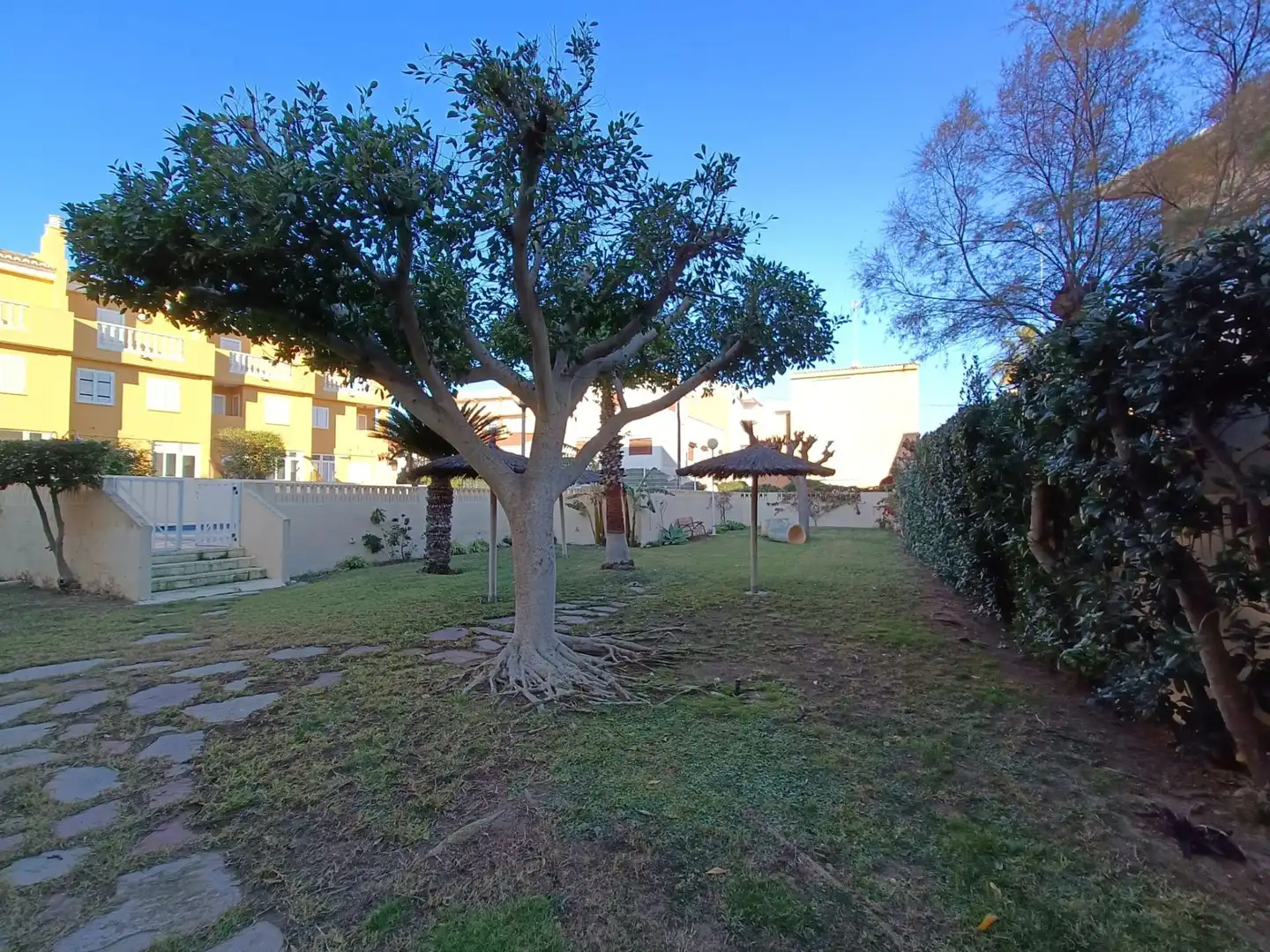 Jardín de Piso de alquiler en Sueca con Amueblado y Piscina comunitaria