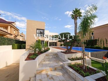 Villa con balcone in vendita a Playa del Acequión, Náufragos y Rocío del Mar
