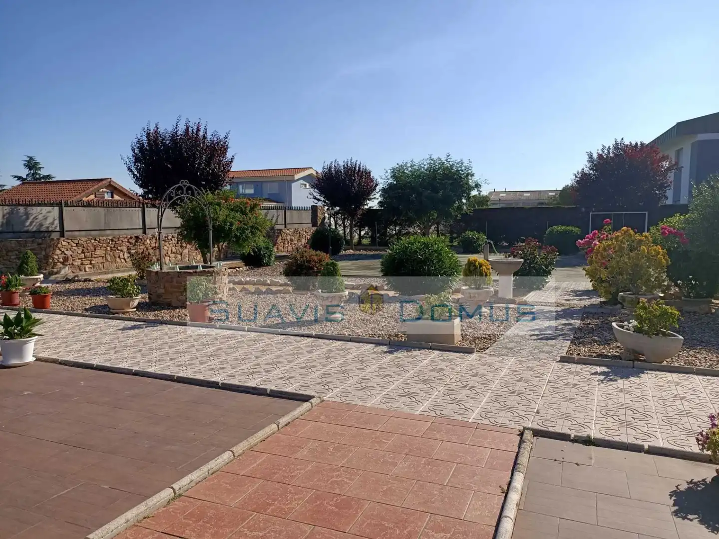 Vista exterior de Casa o chalet en venta en Roales con Calefacción, Jardín privado y Terraza