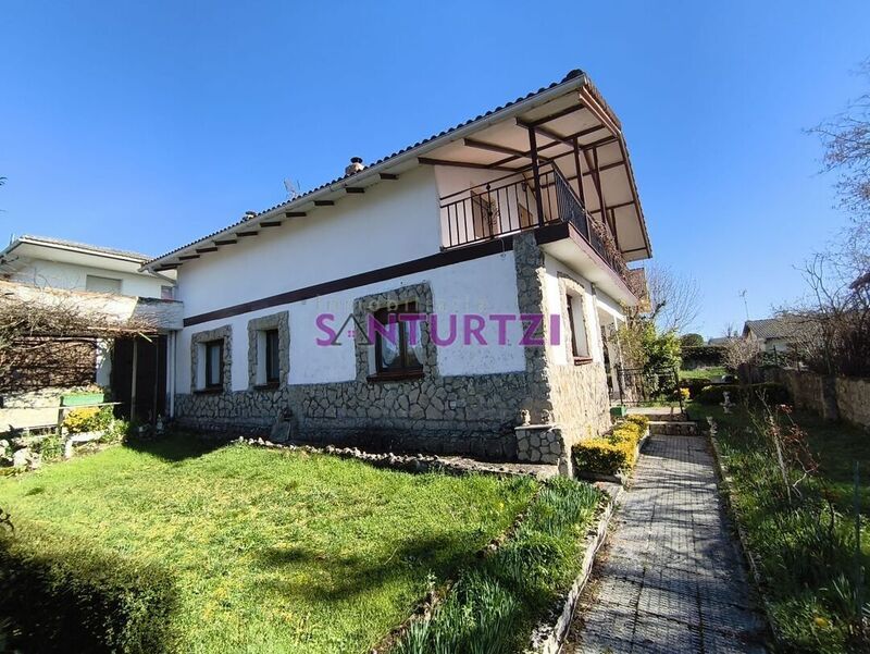 Vista exterior de Casa o xalet en venda en Valle de Losa amb Calefacció, Jardí privat i Terrassa