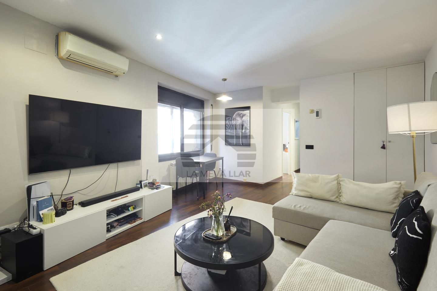 Sala de estar de Piso en venta en  Barcelona Capital con Aire acondicionado, Calefacción y Parquet