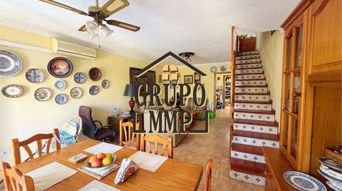 Adosado con Apartamento Independiente y Patio en Benicasim.
