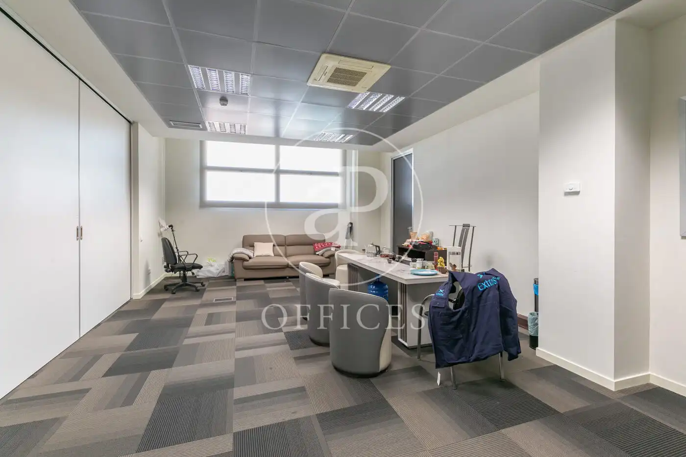 Büro zur Miete in Badalona mit Klimaanlage und Heizung