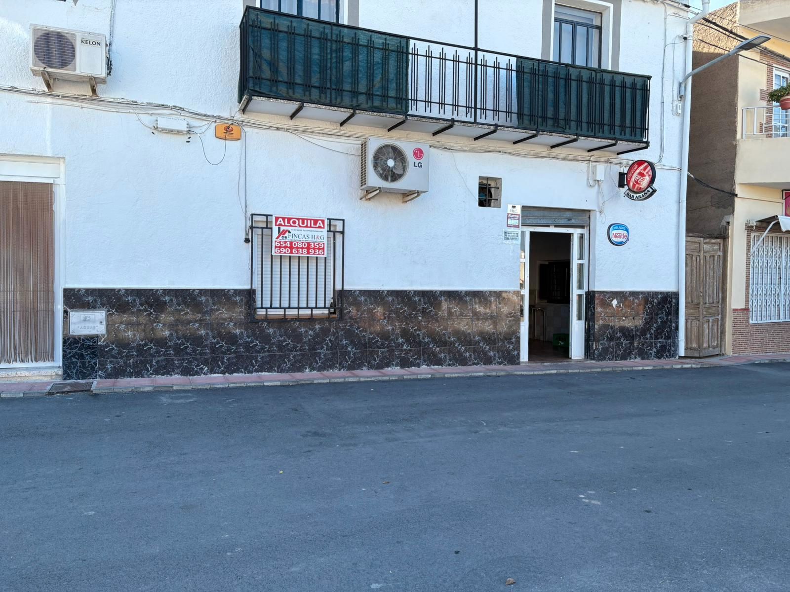 Local de alquiler en Cuevas del Campo con Alarma