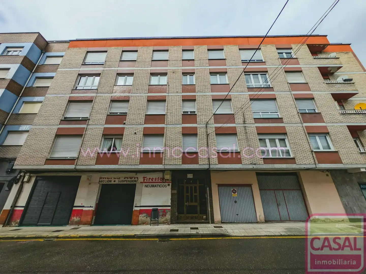 Vista exterior de Pis en venda en San Martín del Rey Aurelio amb Calefacció i Traster