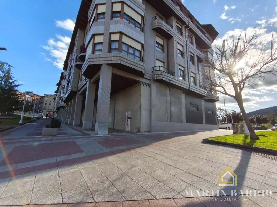 Local comercial en alquiler en Giba Kalea, imagen 2