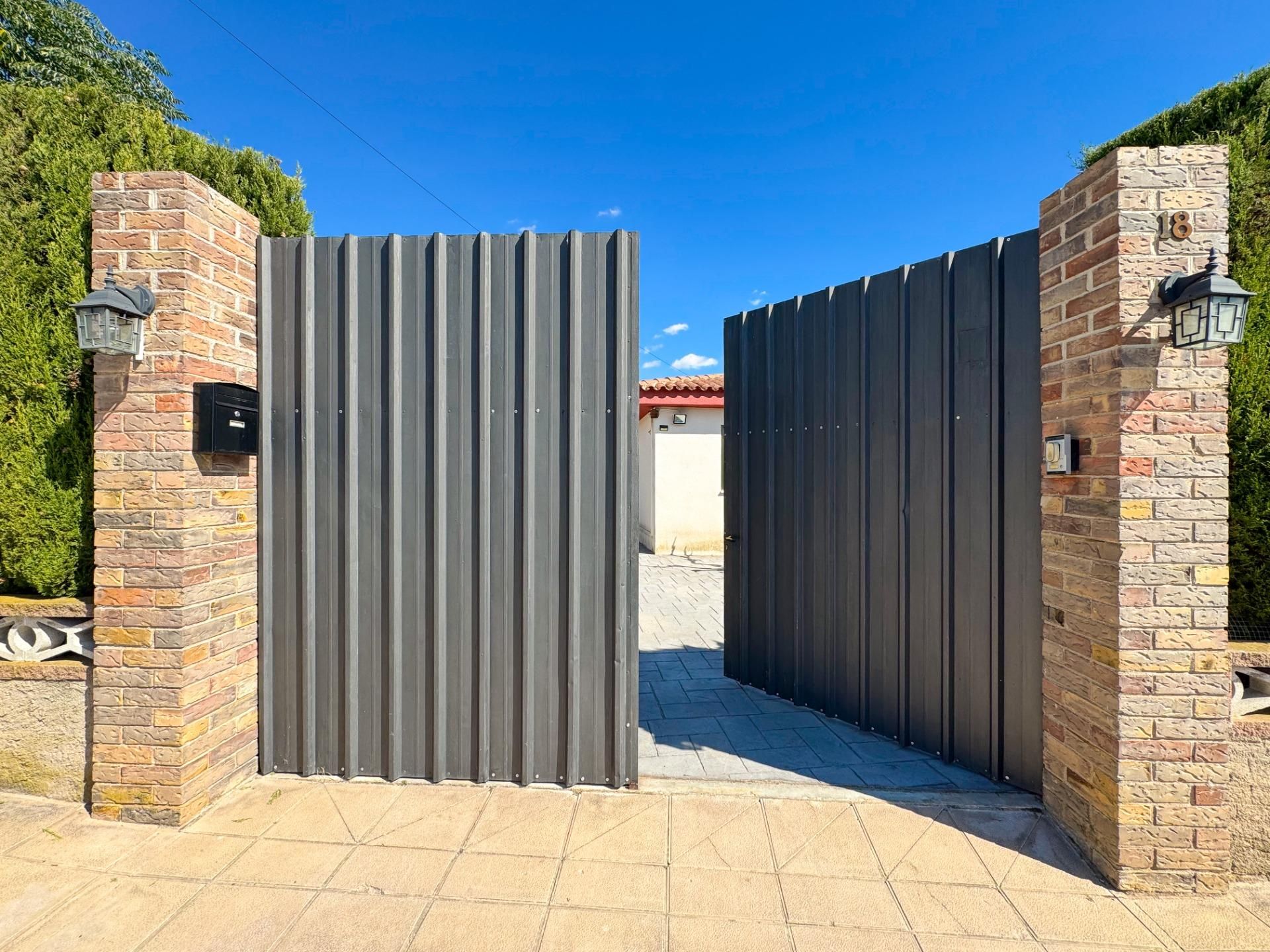 Vista exterior de Casa o xalet en venda en Vallmoll amb Aire condicionat, Calefacció i Jardí privat
