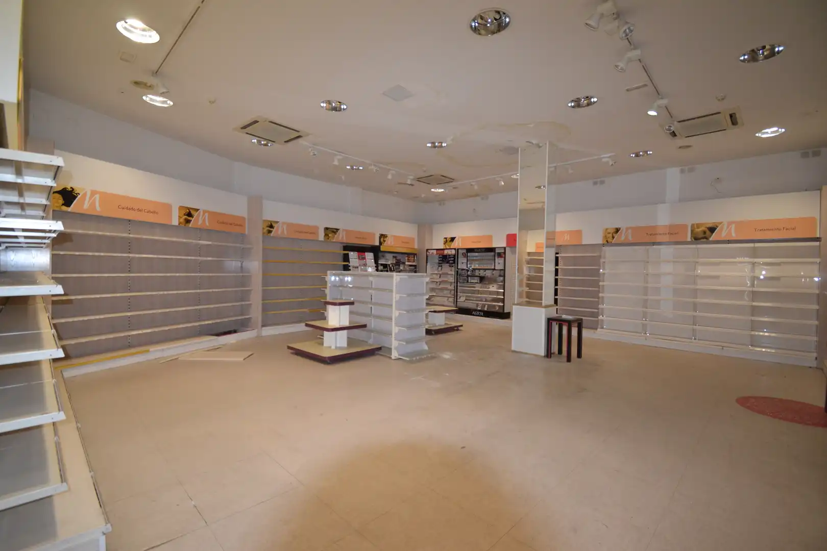 Locale commerciale in vendita a Calle Rey 15