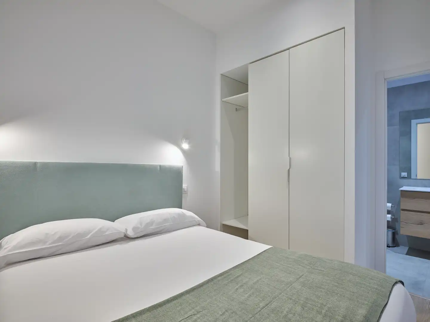 Habitación de Apartamento de alquiler en Madrid con Aire acondicionado, Amueblado y Lavadora