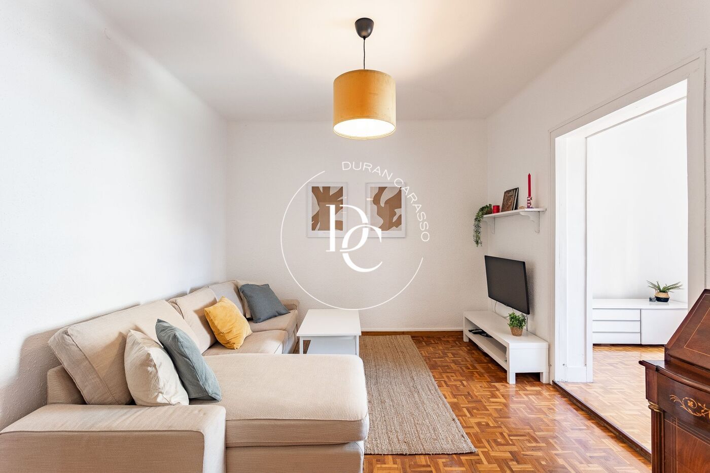 Sala de estar de Piso en venta en  Barcelona Capital con Calefacción y Amueblado