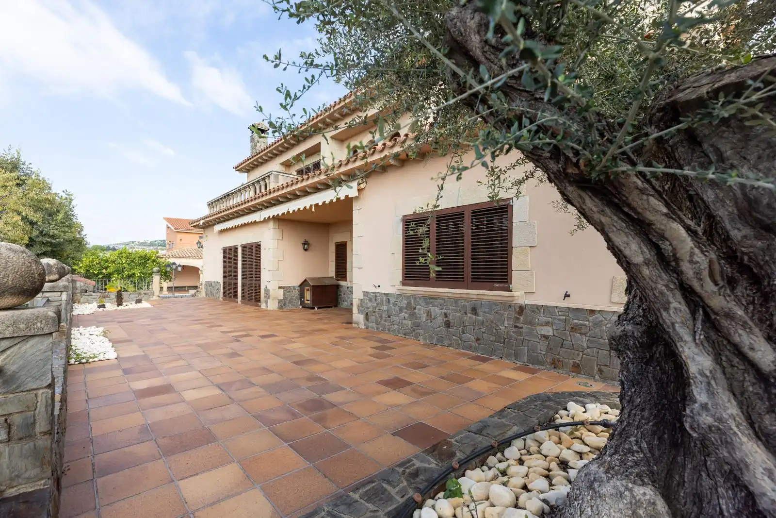 Vista exterior de Casa o xalet en venda en Mataró amb Terrassa i Piscina