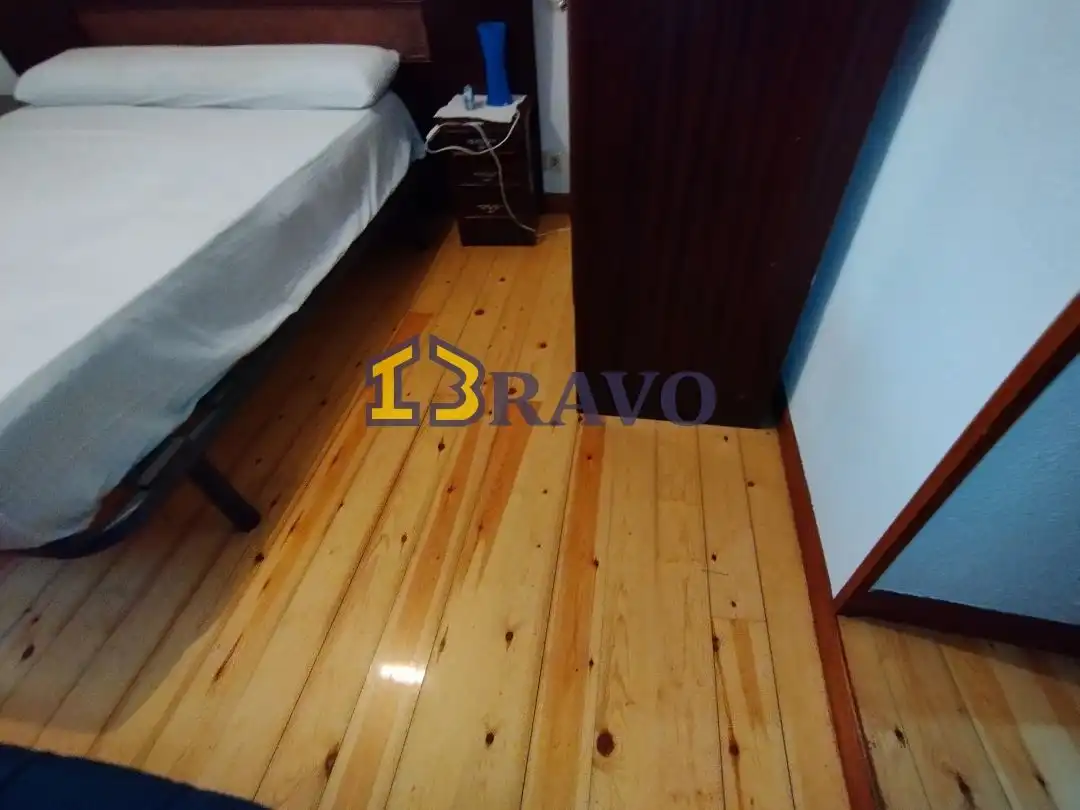 Habitación de Casa adosada en venta en Junta de Traslaloma con Calefacción, Jardín privado y Amueblado