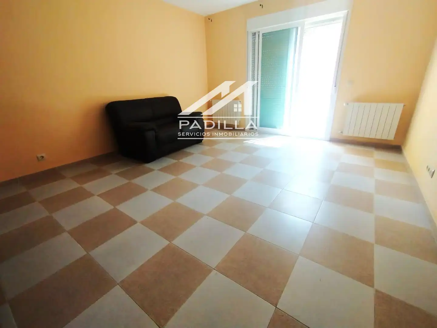 Sala de estar de Casa adosada en venta en Méntrida con Calefacción, Jardín privado y Terraza