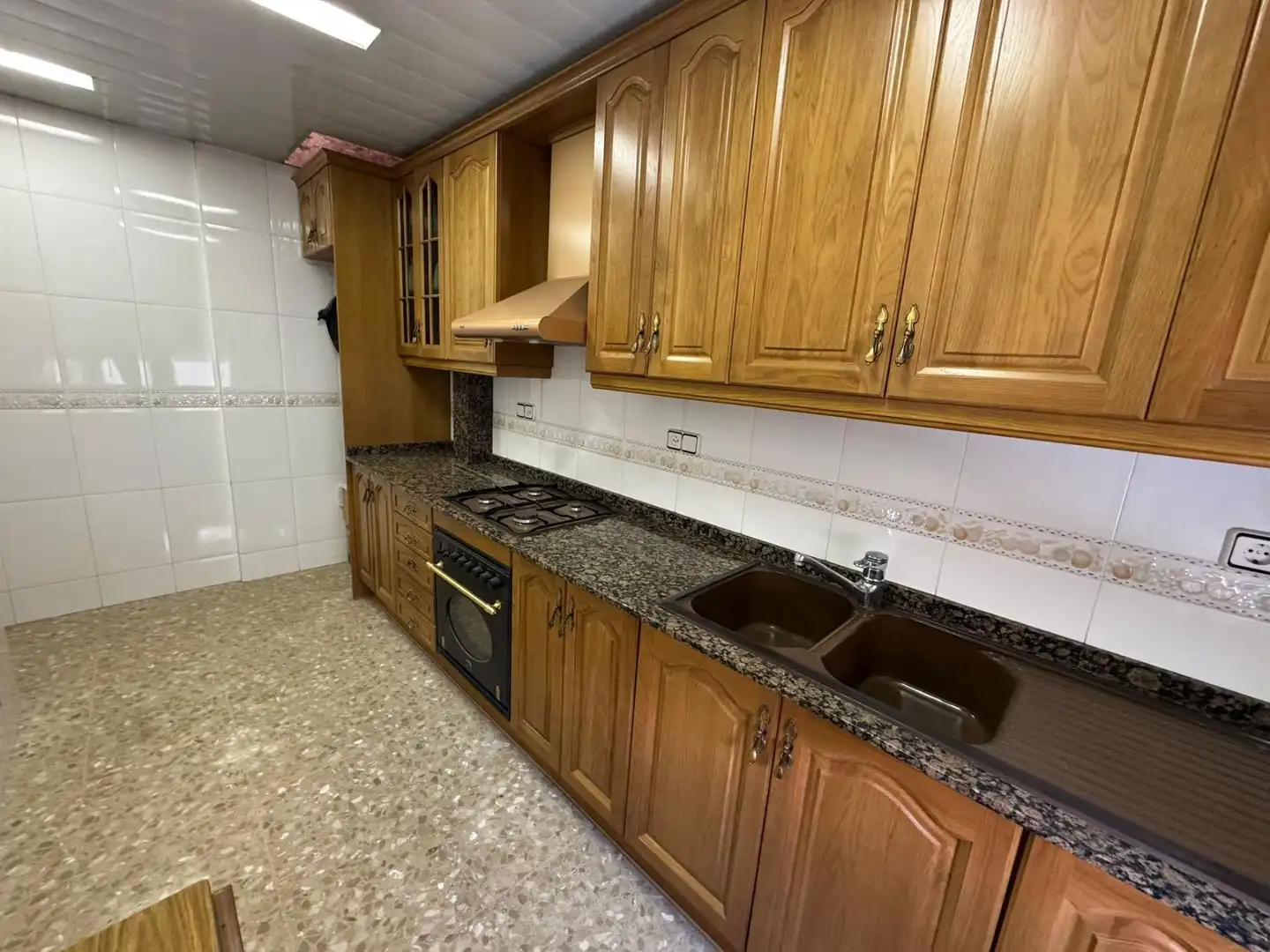Küche von Haus oder Chalet zum Verkauf in Cornellà de Llobregat mit Heizung, Privatgarten und Terrasse