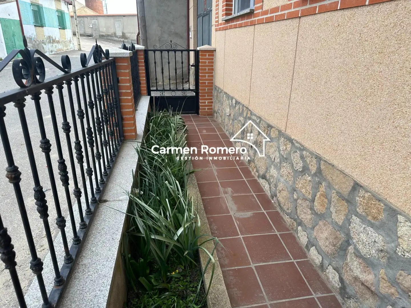 Vista exterior de Casa o xalet en venda en Poveda de las Cintas amb Calefacció, Jardí privat i Terrassa