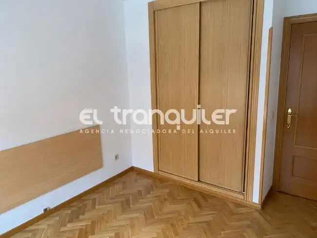 Bedroom of Flat for sale in Madrid  with Parquet flooring and Swimming Pool