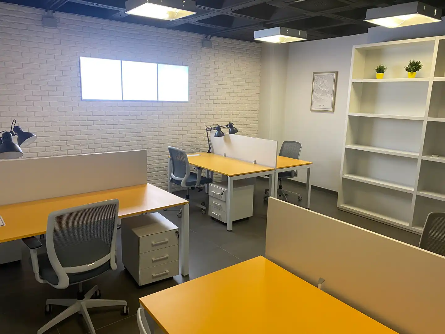 Büro zur Miete in Roquetas de Mar mit Klimaanlage, Heizung und Abstellraum