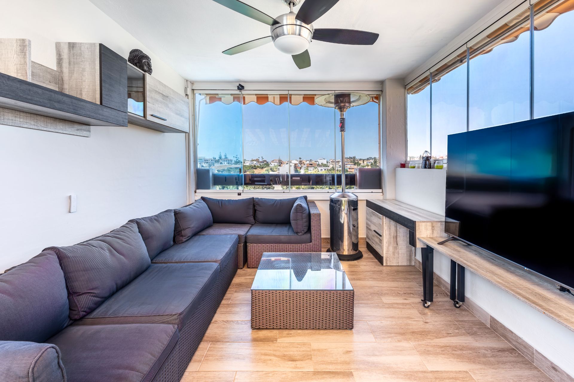 Sala de estar de Ático en venta en Fuengirola con Aire acondicionado, Calefacción y Parquet