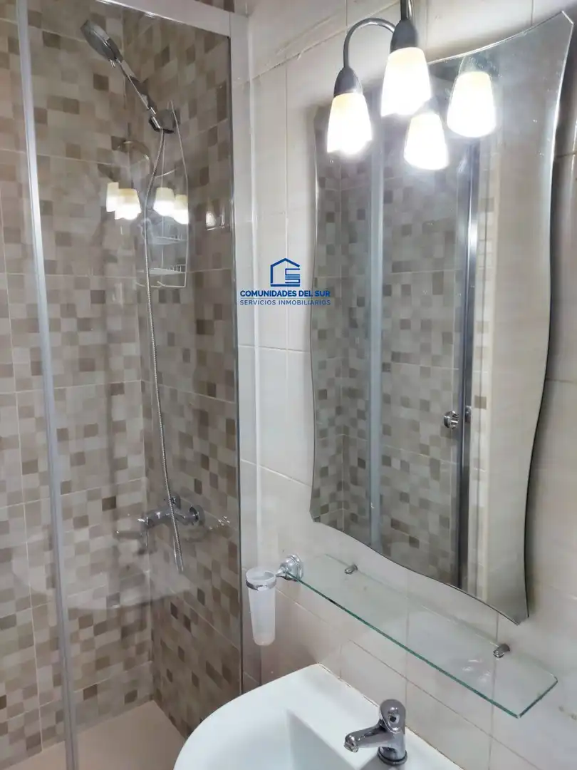 Badezimmer von Wohnungen zur Miete in Cádiz mit Klimaanlage und Möbliert