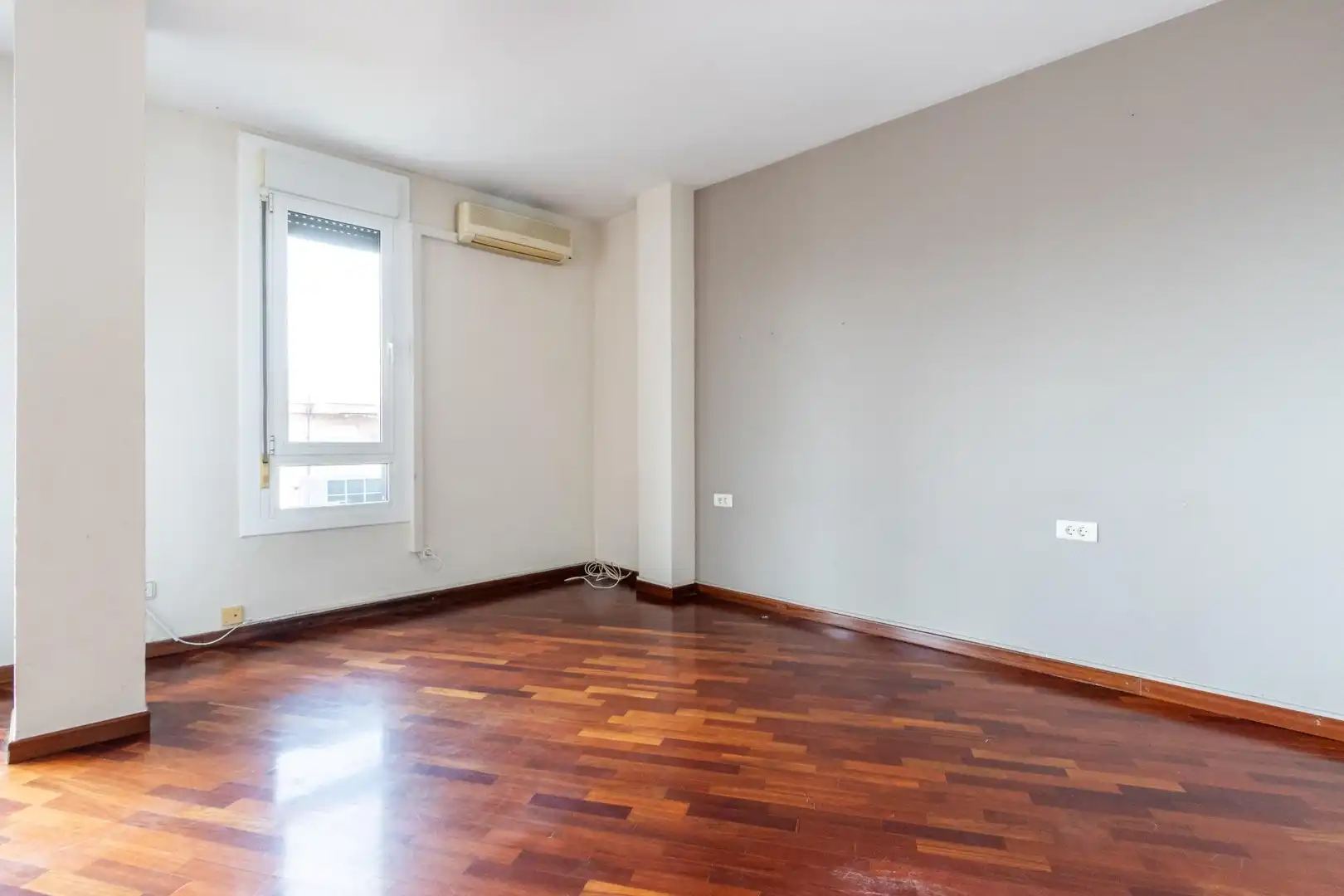 Bedroom of Attic for sale in Sabadell  with Air Conditioner, Heating and Parquet flooring