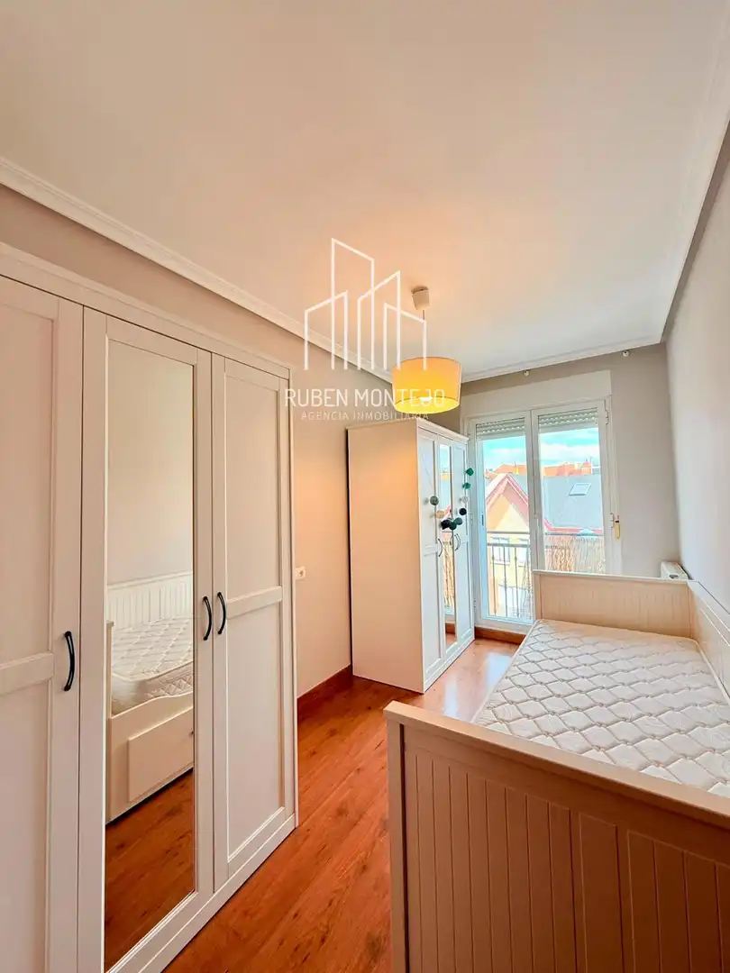 Schlafzimmer von Wohnung zur Miete in Villamayor mit Heizung, Terrasse und Möbliert