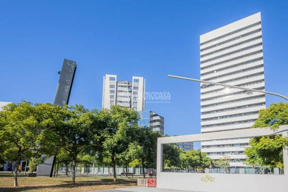 Vista exterior de Garatge en venda en L'Hospitalet de Llobregat