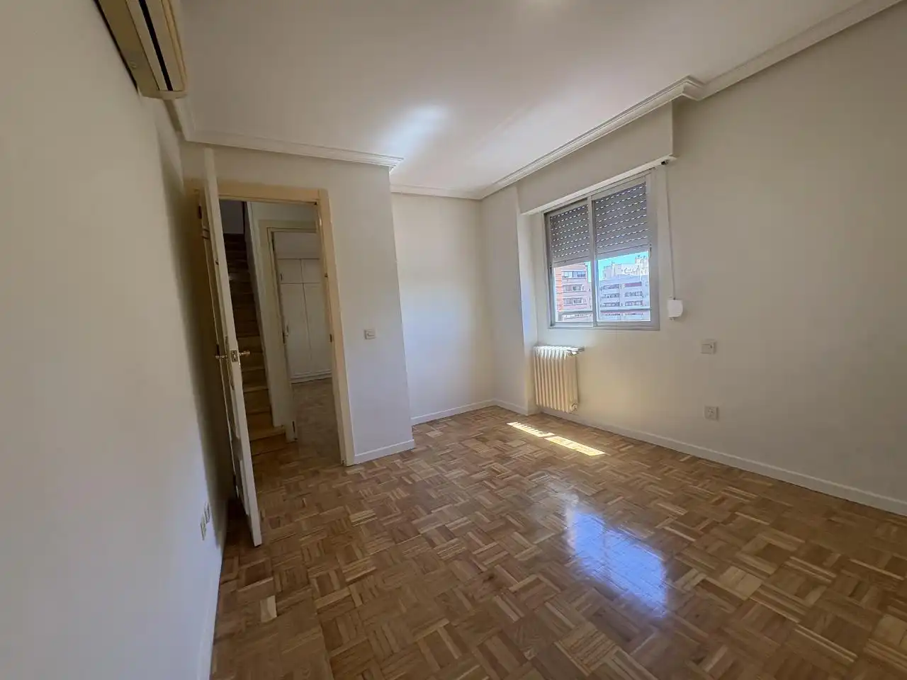 Schlafzimmer von Maisonette zum Verkauf in Madrid mit Heizung und Parkett
