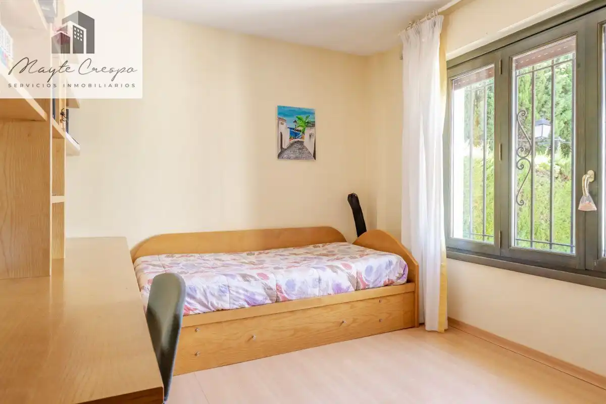 Habitación de Casa o chalet en venta en La Zubia con Aire acondicionado, Calefacción y Jardín privado