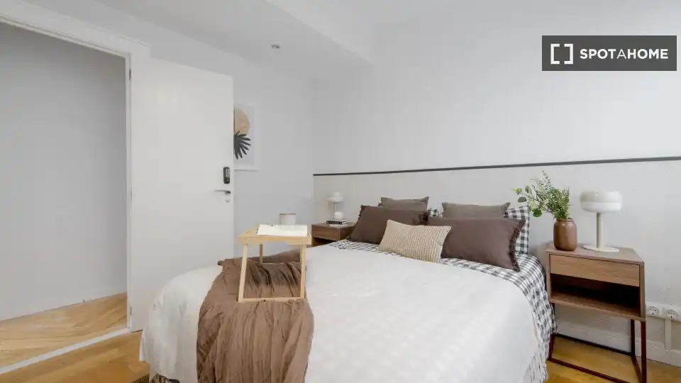 Bedroom of Flat for rent in Madrid  with Air Conditioner, Heating and Furnished