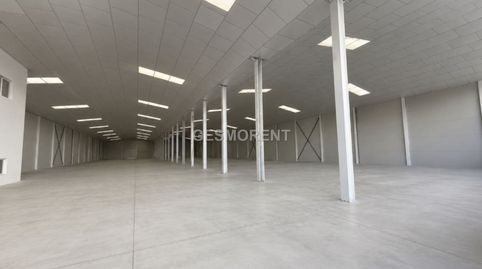 Foto 2 von Fabrikhallen zur Miete in Migjorn, Reus