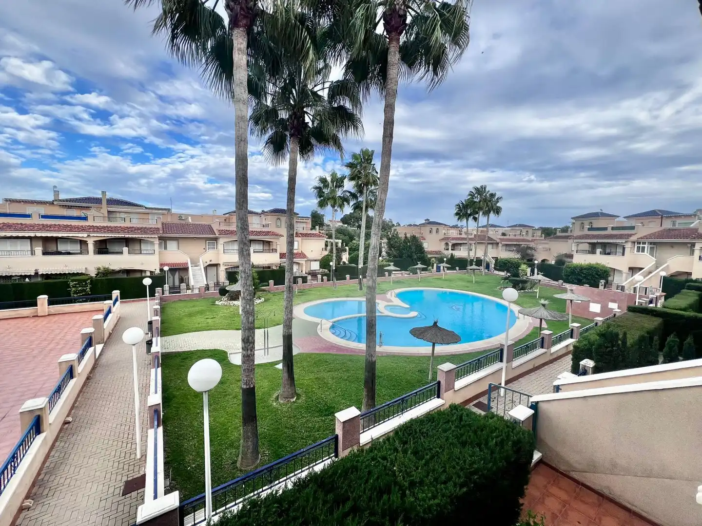 Bungalow amb piscina en venda a Calle del rio nervion, imagen 3