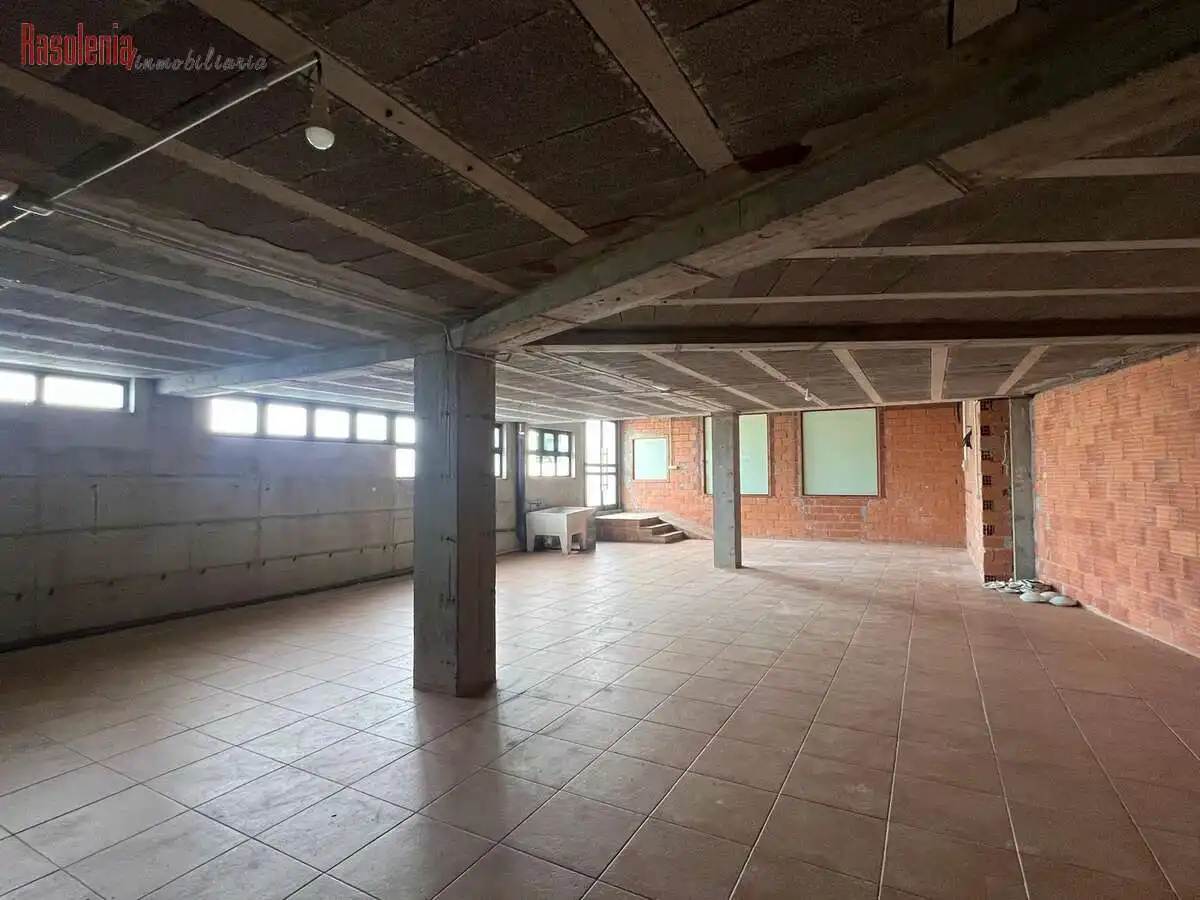 Local en venta en Moeche