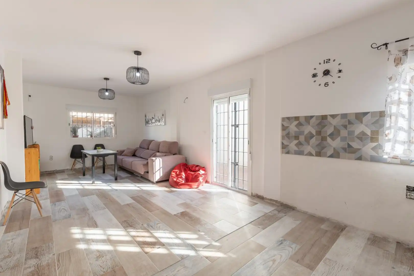 Sala d'estar de Casa adosada en venda en La Malahá amb Terrassa