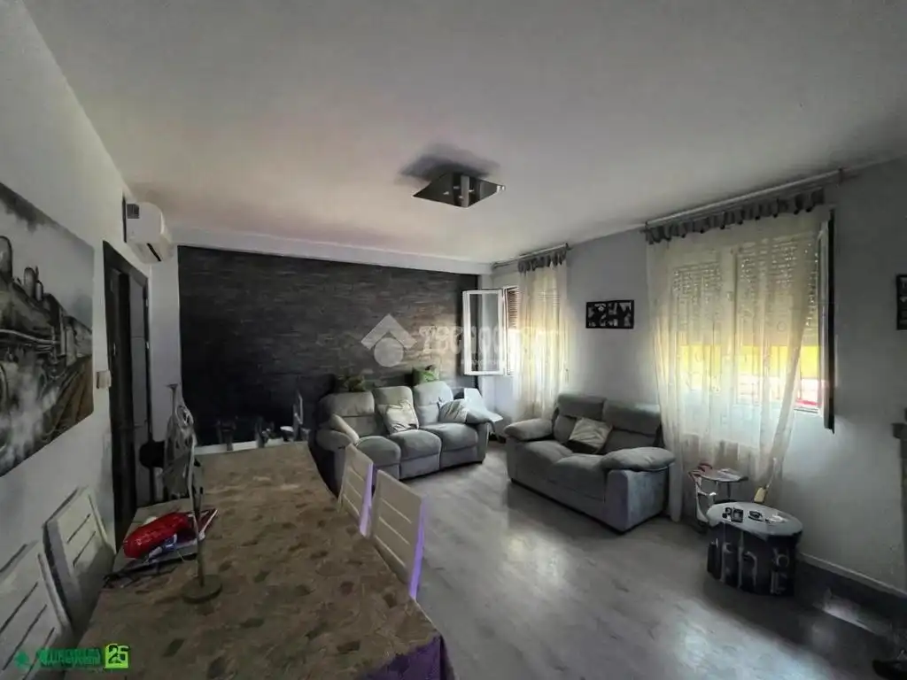Sala de estar de Casa adosada en venta en Miguelturra con Aire acondicionado, Calefacción y Piscina comunitaria
