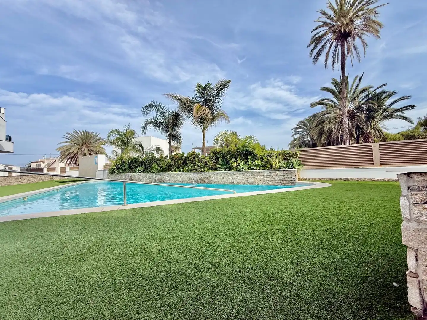 Schwimmbecken von Dachboden zum Verkauf in San Pedro del Pinatar mit Klimaanlage, Heizung und Privatgarten
