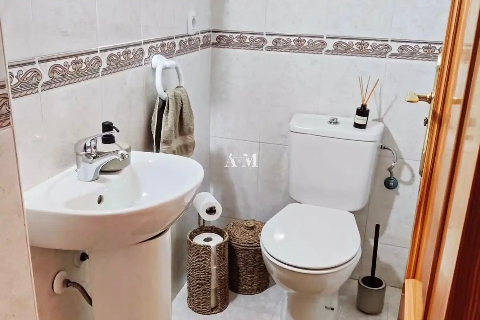 Baño de Casa adosada de alquiler en Torrevieja con Aire acondicionado, Jardín privado y Terraza