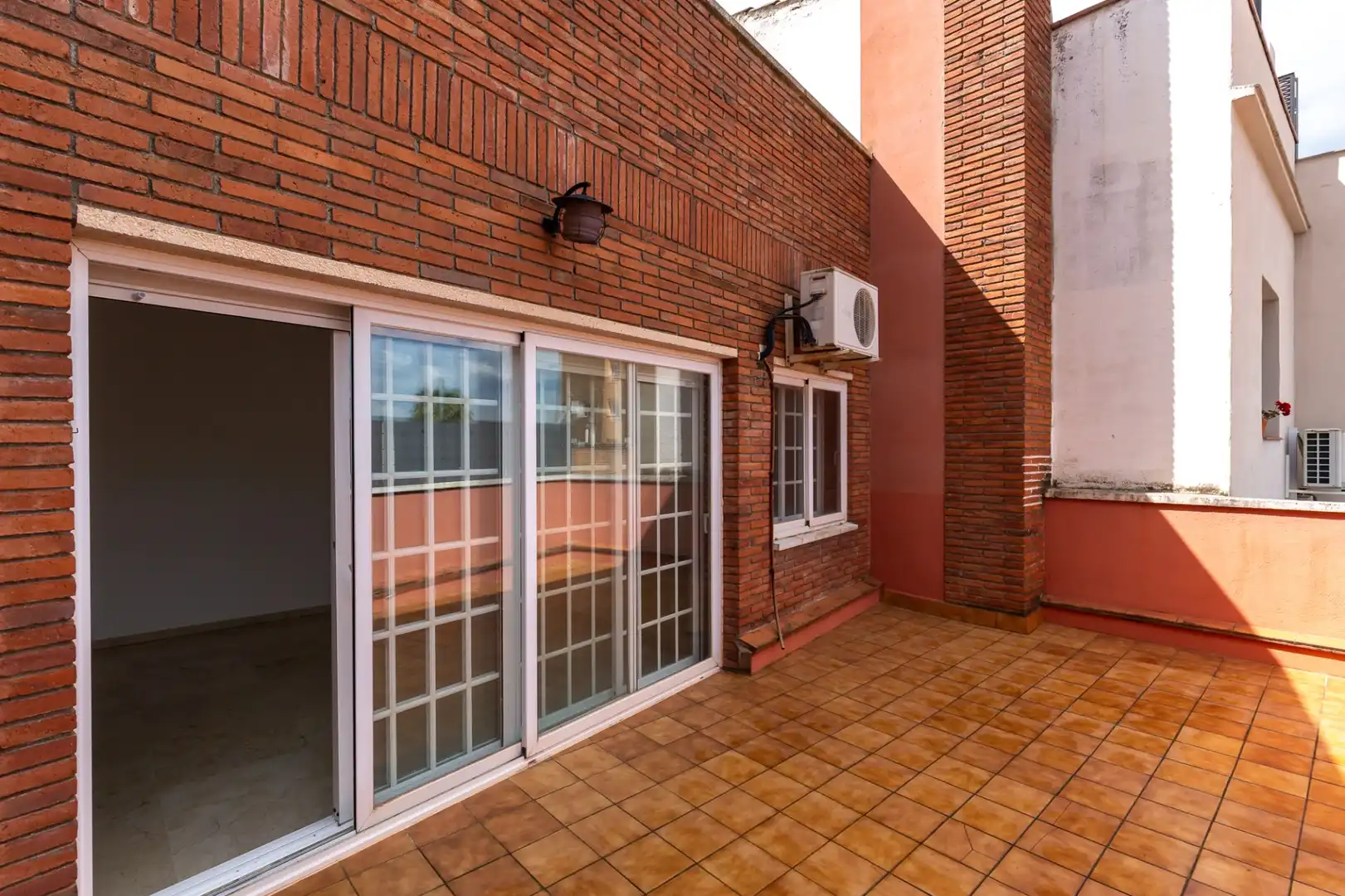 Terrasse von Wohnung zum Verkauf in Sant Just Desvern mit Klimaanlage, Heizung und Terrasse