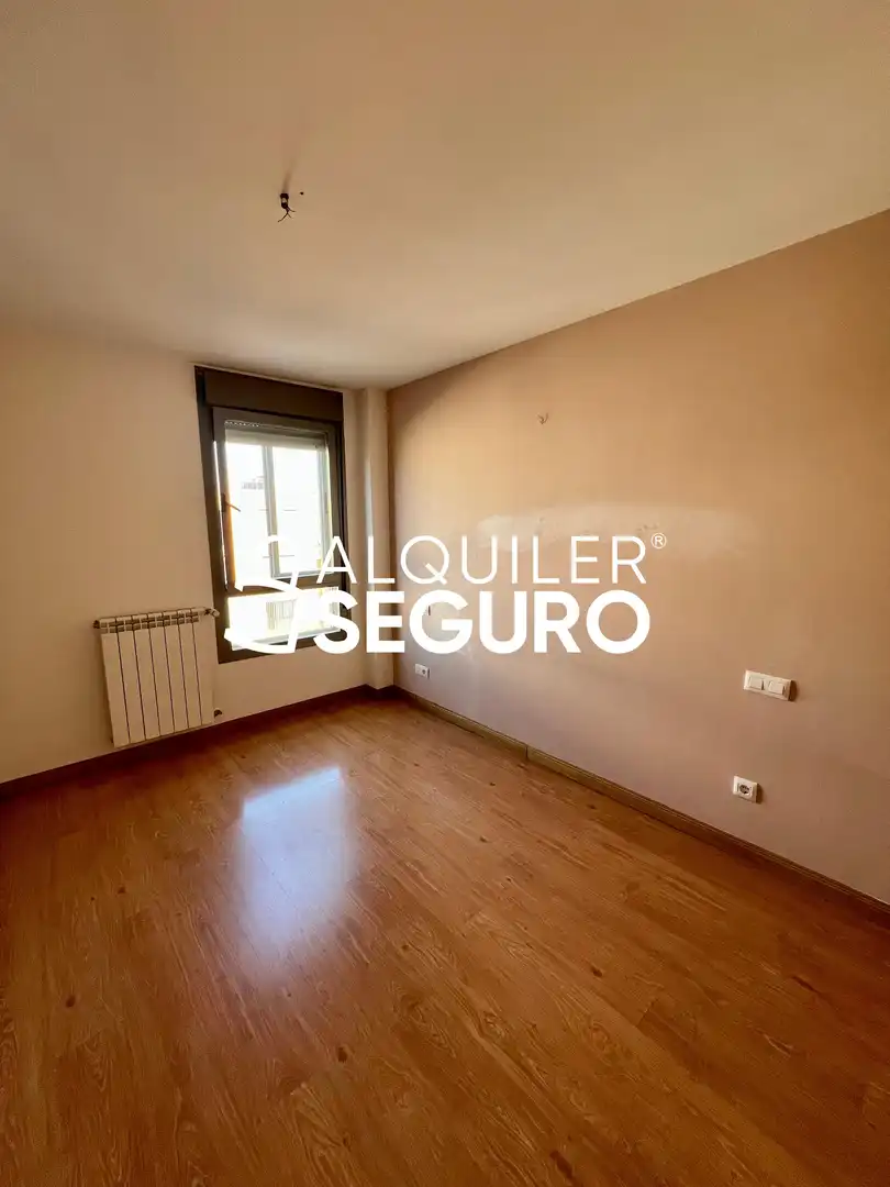 Bedroom of Flat for rent in Alcobendas  with Air Conditioner, Heating and Storage room