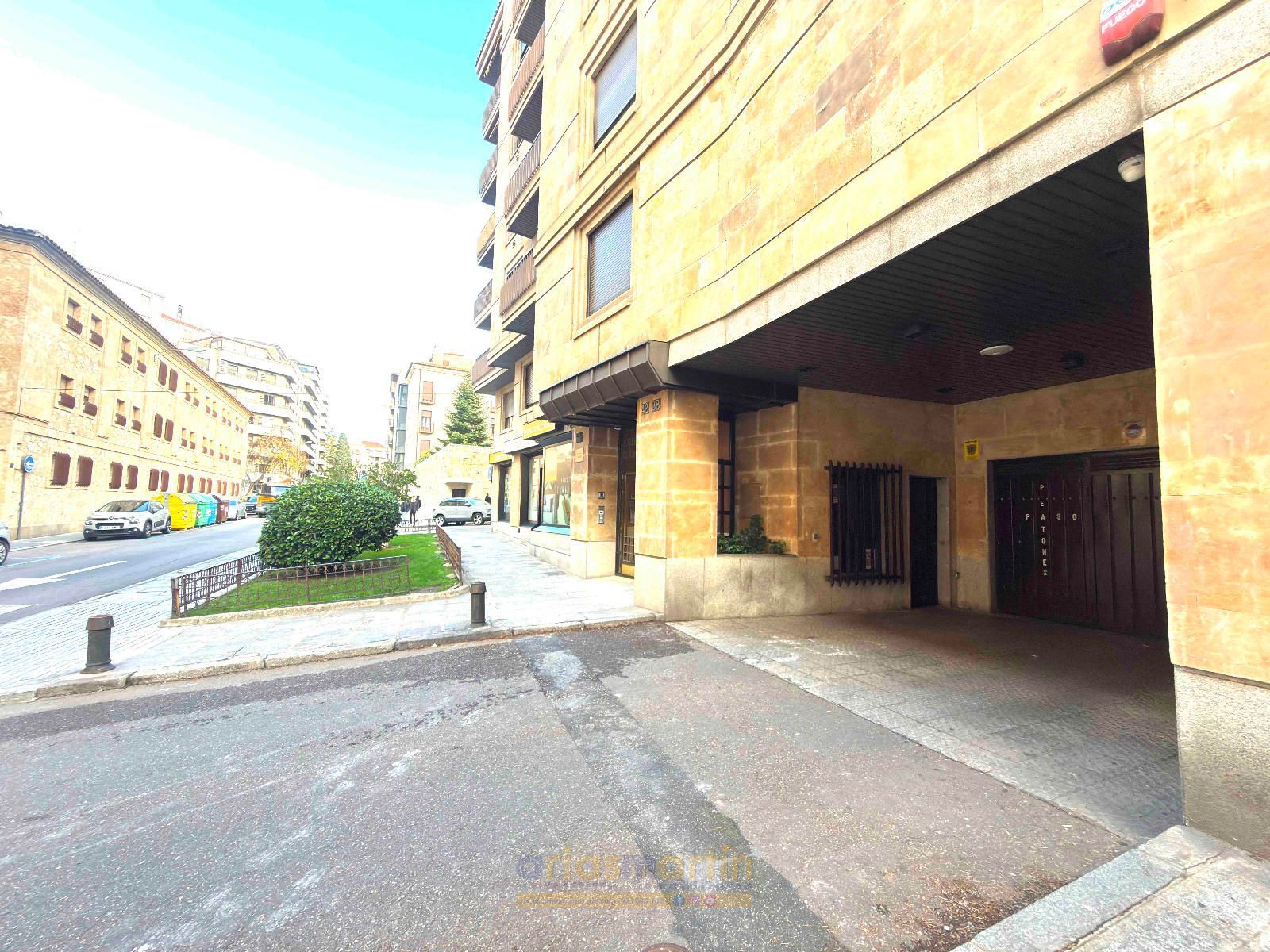 Exterior view of Garage for sale in Salamanca Capital  with Alarm