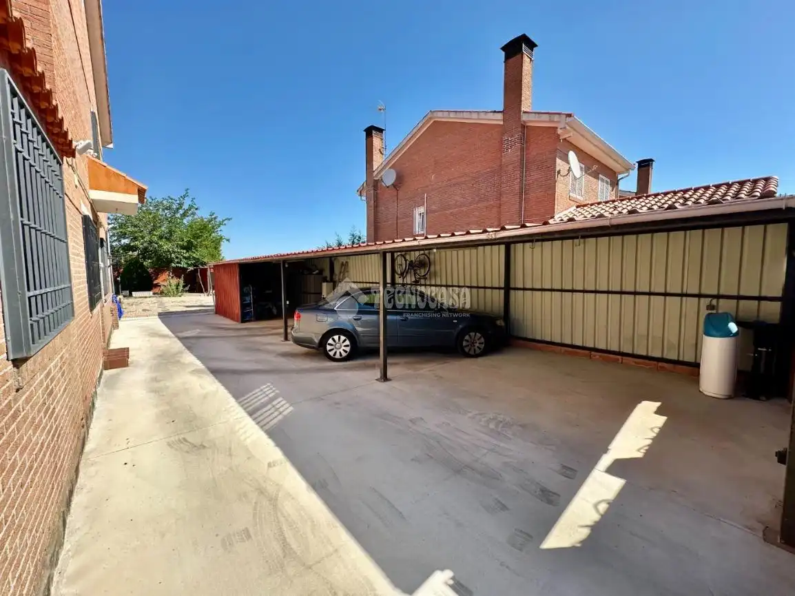 Aparcament de Casa o xalet en venda en Pioz amb Aire condicionat