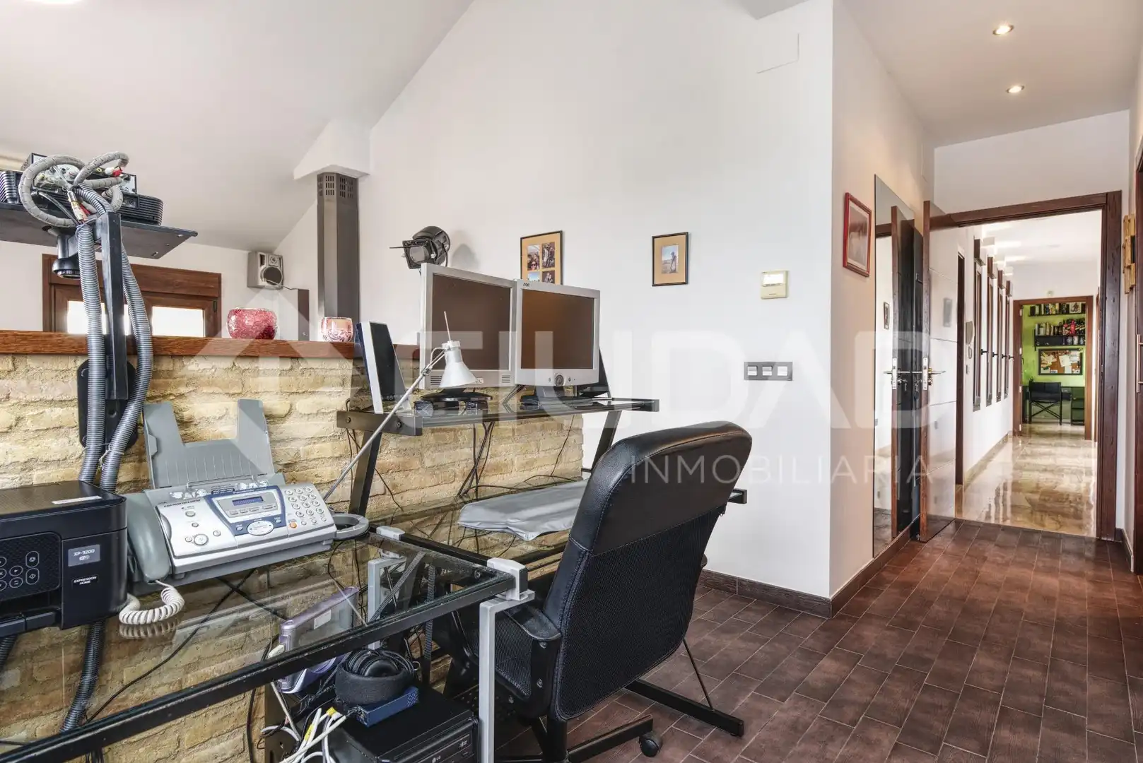 Sala d'estar de Casa o xalet en venda en Castilleja de la Cuesta amb Aire condicionat, Jardí privat i Terrassa
