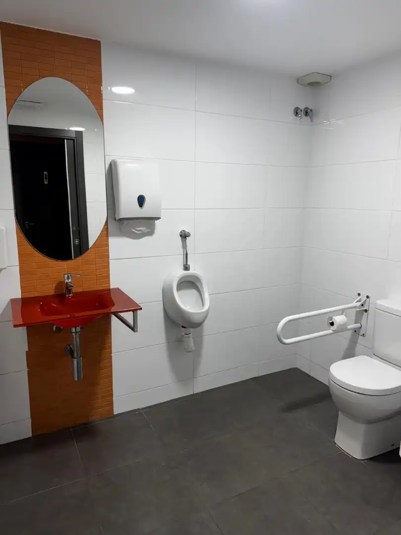 Baño de Local de alquiler en Castellón de la Plana / Castelló de la Plana con Aire acondicionado