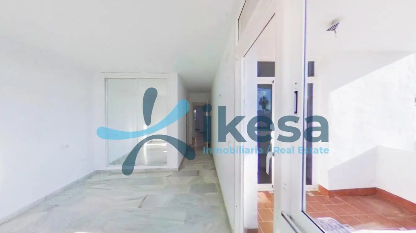 Vista exterior de Pis en venda en Mijas amb Piscina comunitària