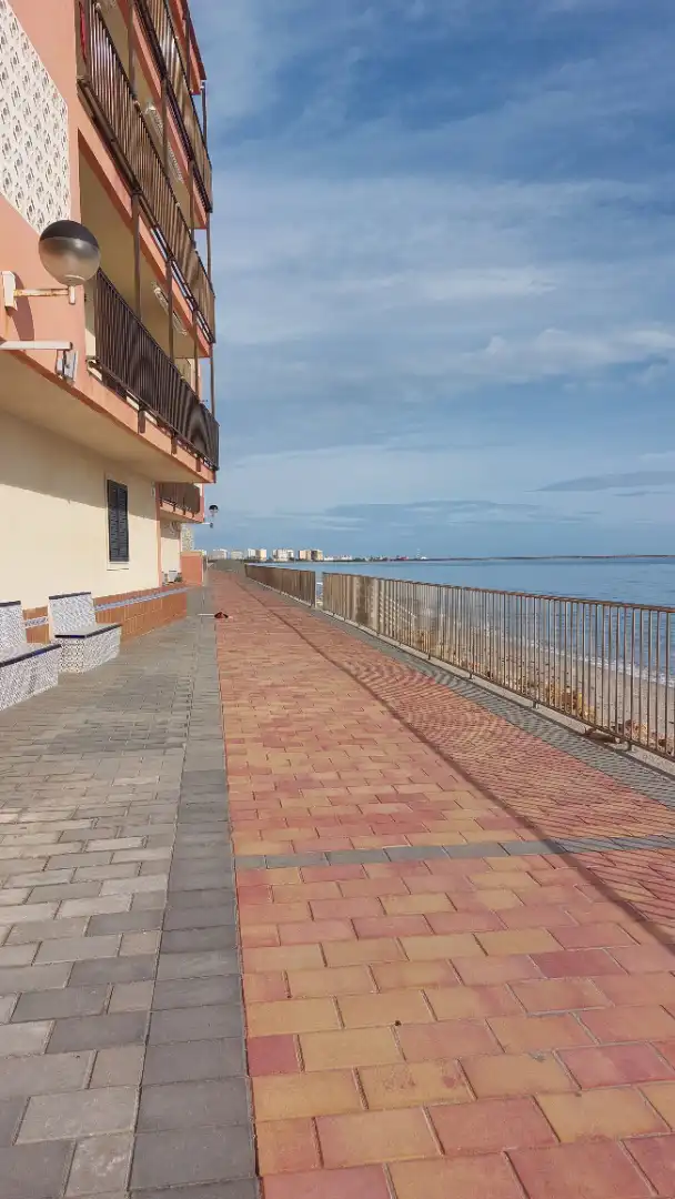 Vista exterior de Apartament en venda en La Manga del Mar Menor amb Terrassa, Moblat i Forn