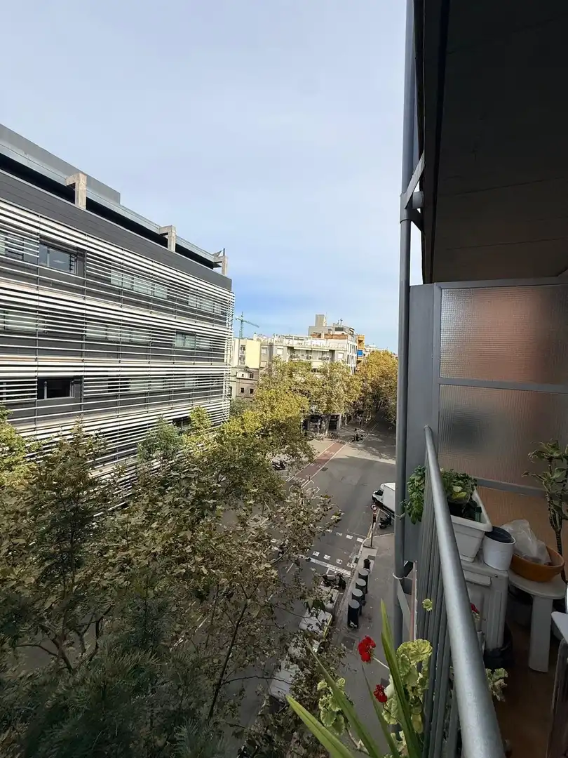 Piso con terraza en venta en Sant Martí